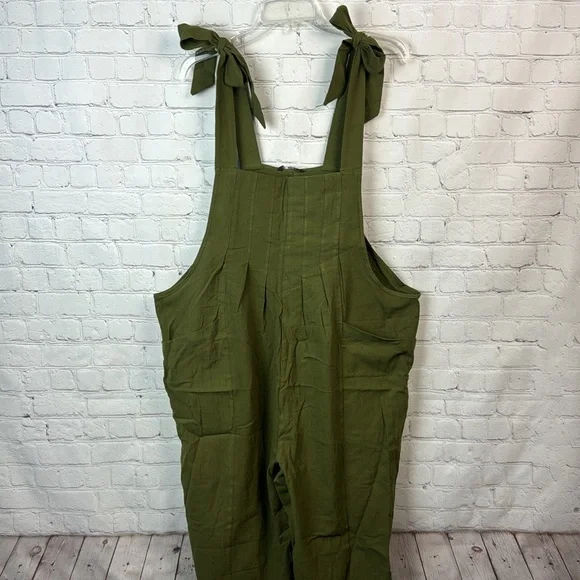 BloomChic Olive Green Pleated Detail Knotted Shoulder Pocket Overall Jumpsuit 12 - Picture 2 of 8